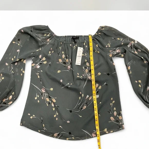 White House Black Market NWT Floral Blouse - Green and Pink - Picture 5 of 7